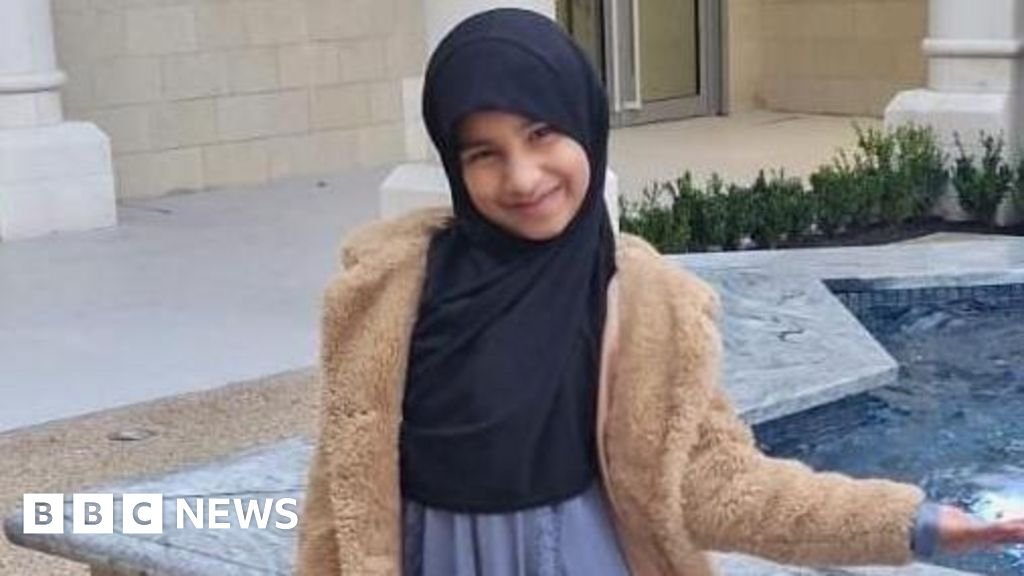 Sea search for missing girl 'hindered by storm'