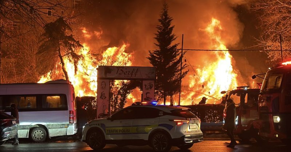 Diyarbakır’da bir kafede çıkan yangın, itfaiye ekiplerince kontrol altına alındı