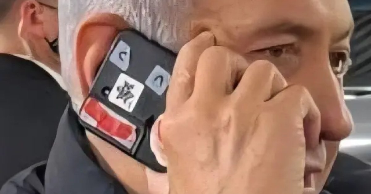İsrail Başbakanı Netanyahu’nun telefonunun kamerasını bantla kapattığı görüldü