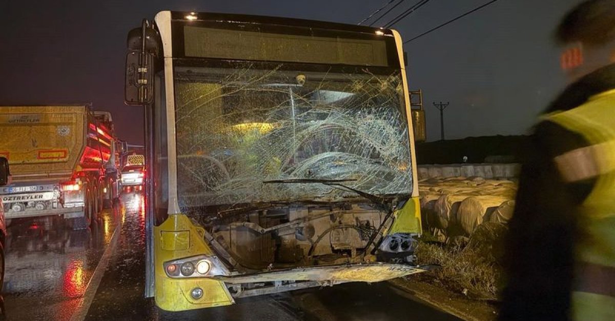 Son dakika: İETT otobüsü hafif ticari araçla çarpıştı: 1 ölü, 1 yaralı