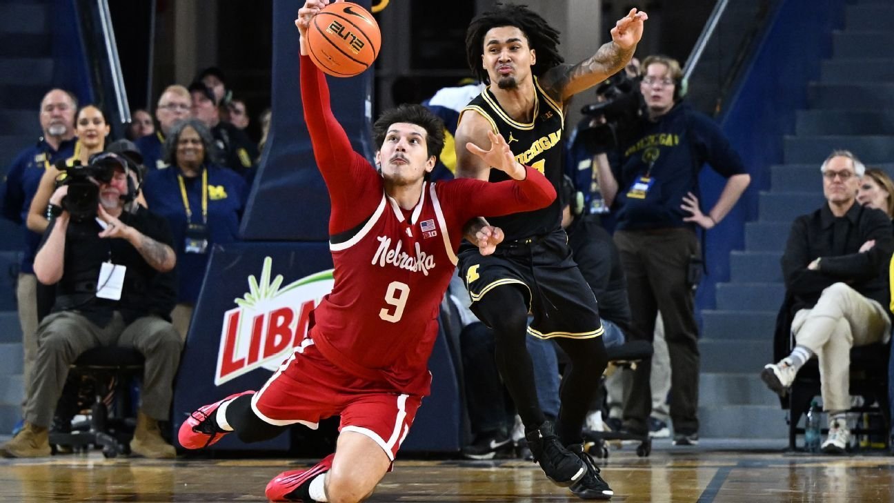 Nebraska’s 24-game win streak ends with loss at Michigan