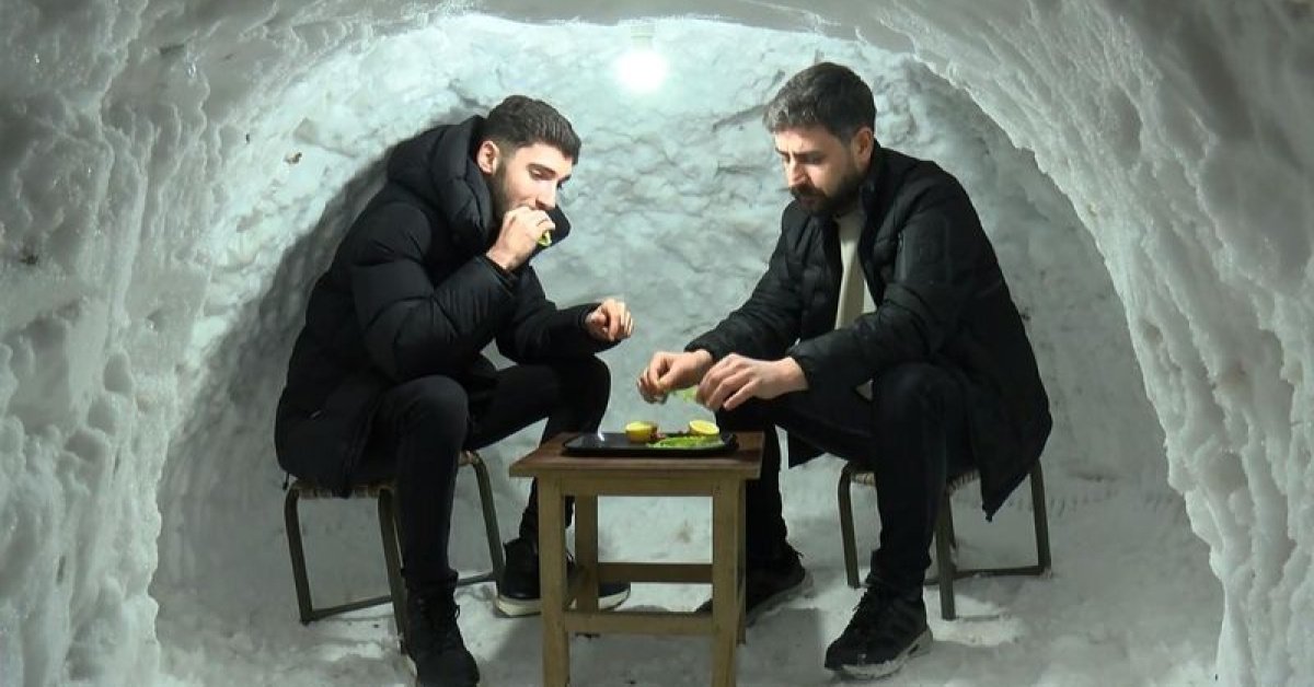 Muş’ta ‘iglo’da çay ve çiğ köfte keyfi