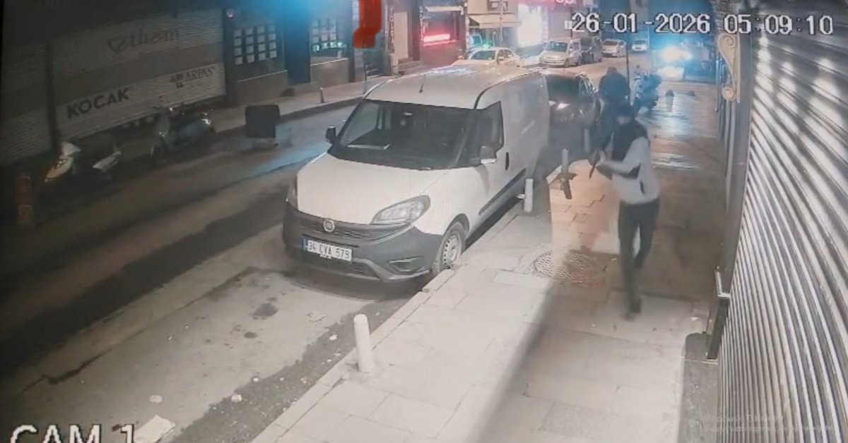 Kalaşnikofla saldırdığı kişi silahı aldı, karşı ateş açtı!