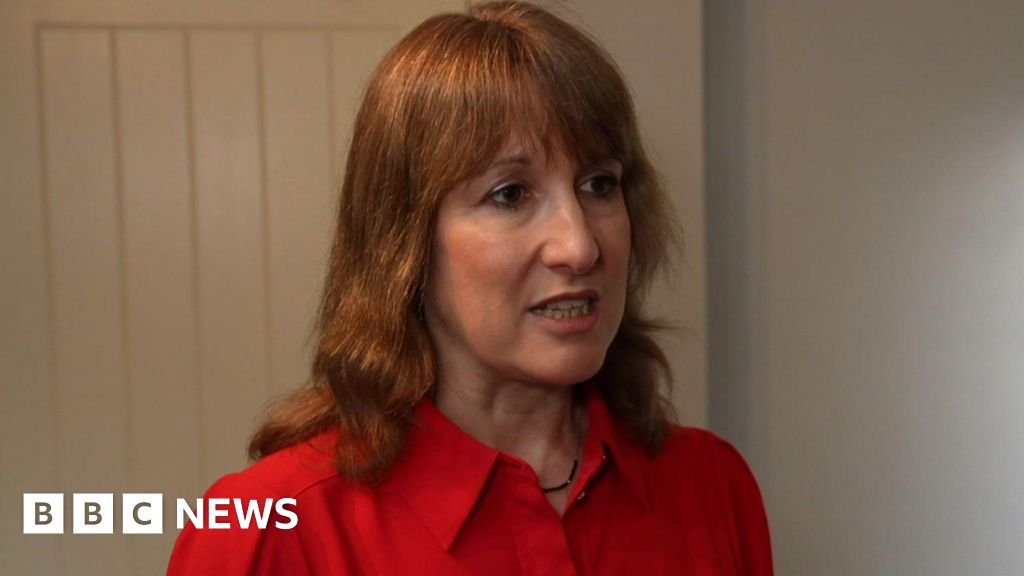 Student loan system 'fair and reasonable', says Reeves