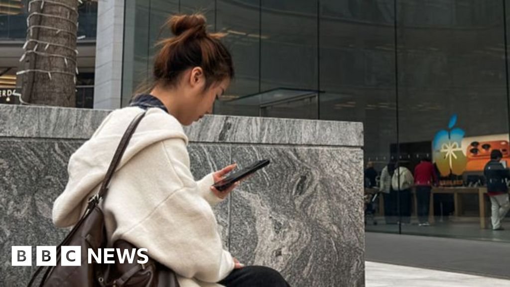 Apple reports best-ever iPhone sales as Mac dips