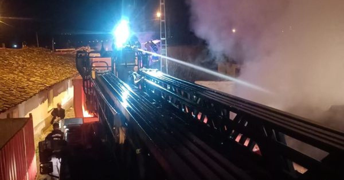 Balıkesir’de samanlıkta çıkan yangın söndürüldü