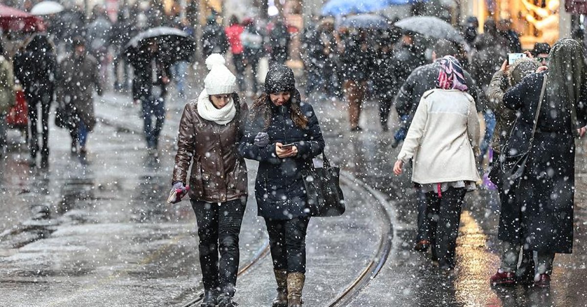 İstanbul’a ne zaman, hangi ilçelere kar yağacak? AKOM ve Meteoroloji’den okulların açılacağı Pazartesi gününe dikkat!