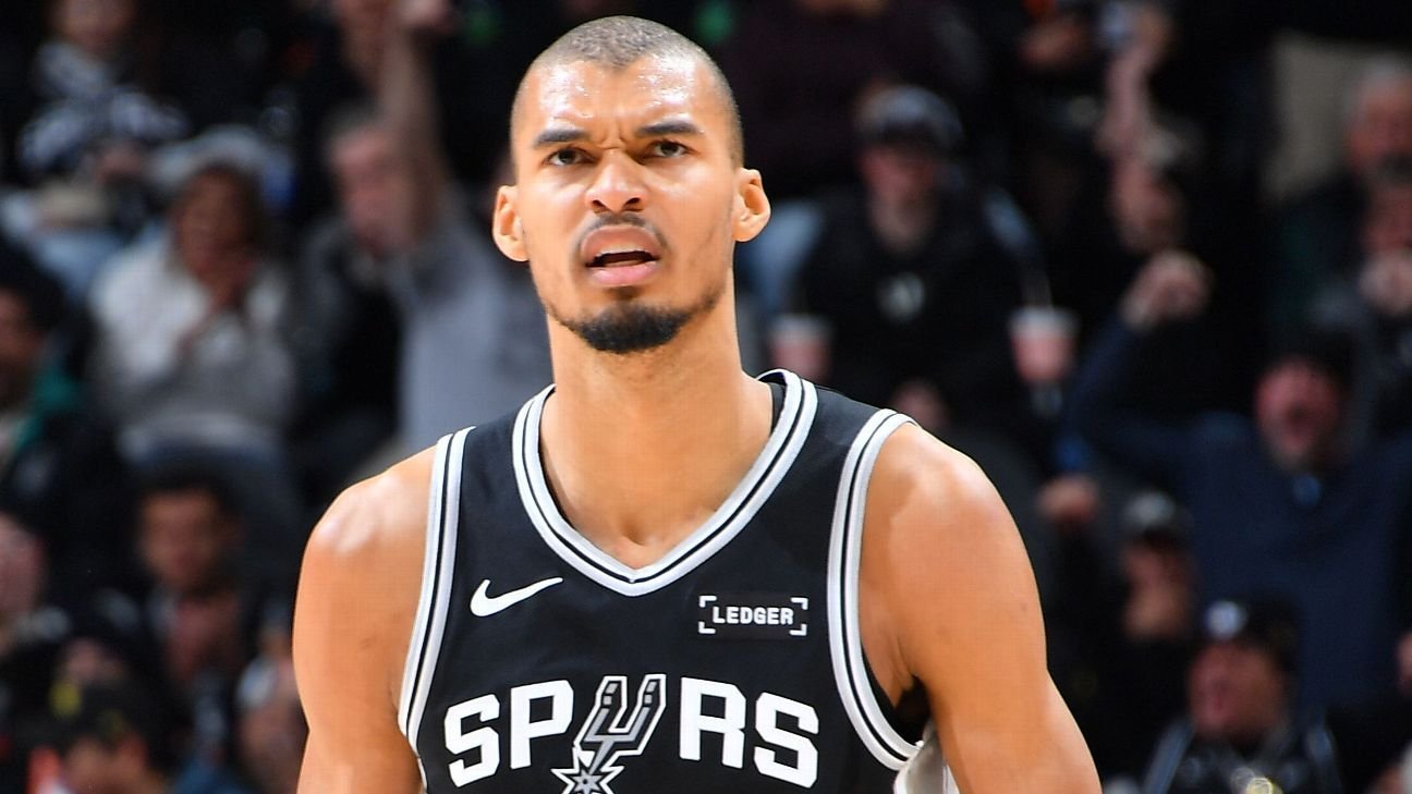 Fantasy basketball fast break: Wemby’s minutes restriction, KAT’s new offensive role and more