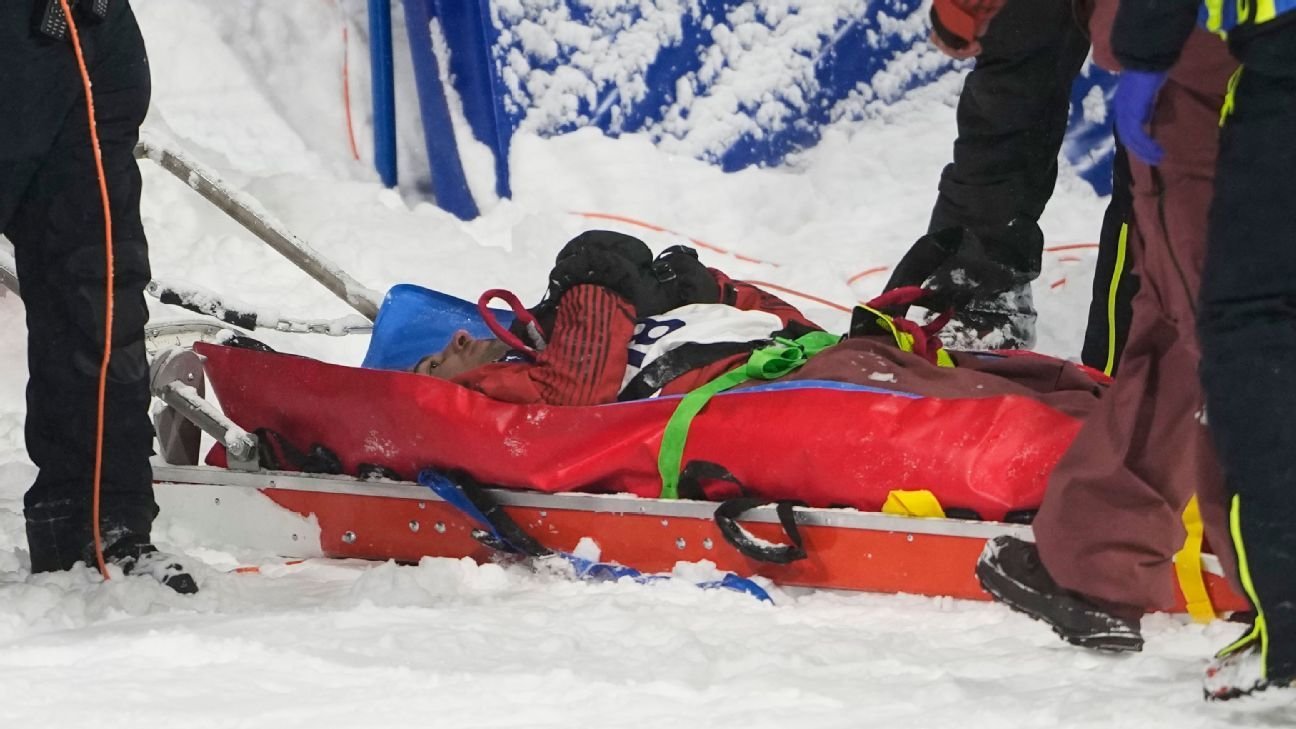 Canadian snowboarder Mark McMorris crashes, stretchered off