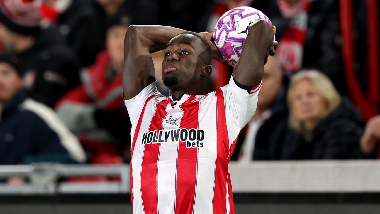 Transfer rumors, news: Man United eye long-throw king Kayode