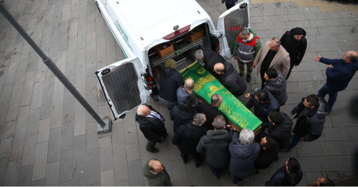 Ordu’da halı saha maçında kalp krizi geçiren 2 çocuk babası öğretmen hayatını kaybetti