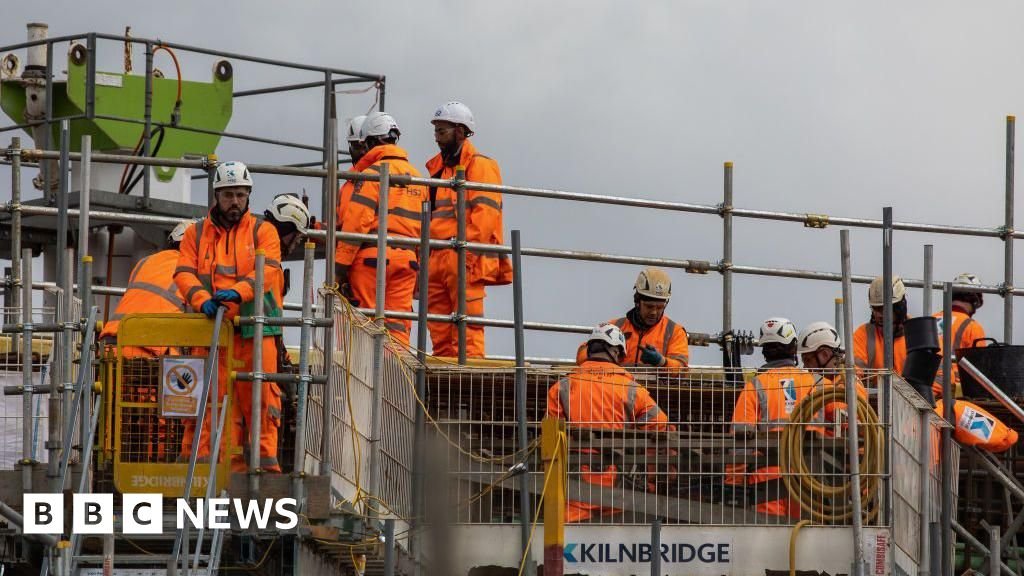 UK economy grew by 'subdued' 0.1% at end of 2025