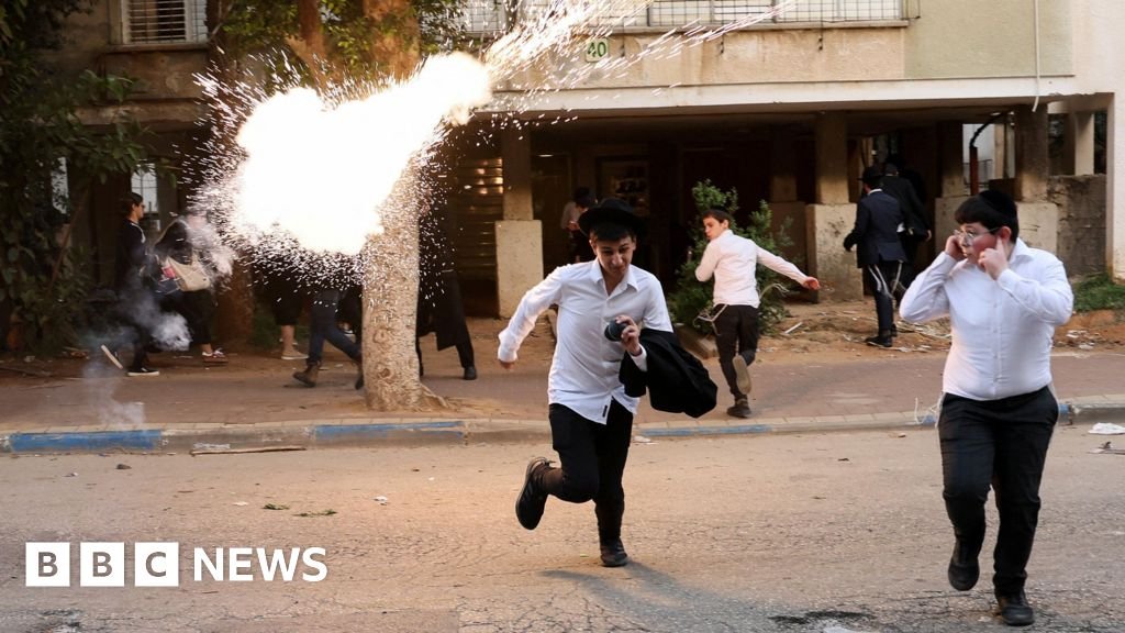 Female Israeli soldiers rescued after being chased by ultra-Orthodox men