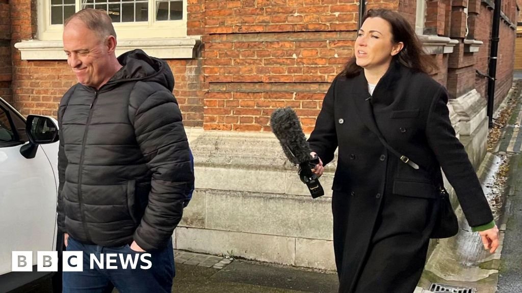 Catfishing a conman back on dating app days after jail release