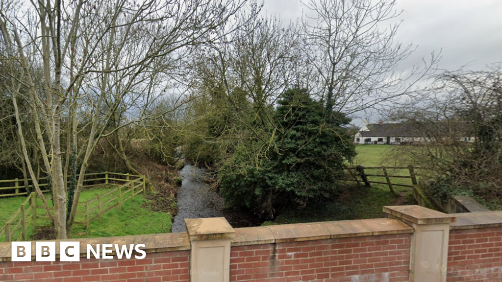 Man dies after entering flood water in Egginton in police chase