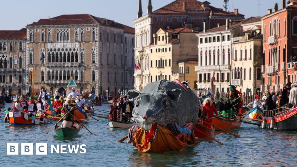 Giant rat leads floating parade to kick off Venice Carnival 2026